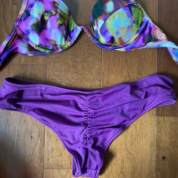 Victoria’s Secret bikinis tops 32B and bottom XS - Picture 2 of 12